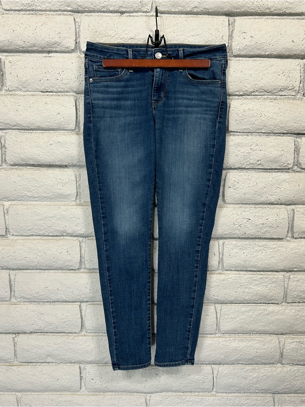 Levi’s 711 Skinny Jeans Women’s Size 26 Medium Wash Stretch Denim